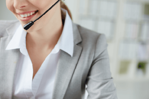 image_close-up-smiling-customer-service-agent